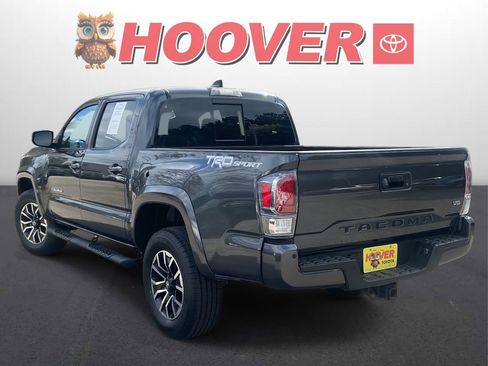 Used 2022 Toyota Tacoma TRD Sport w/ Technology Package image 5