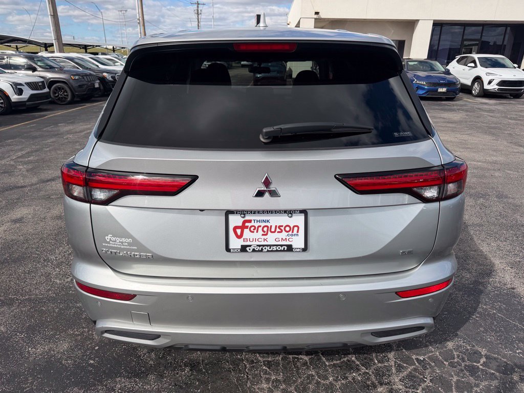 Used 2023 Mitsubishi Outlander SE AWD/4WD image 14