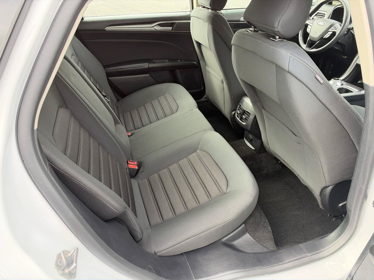 Used 2019 Ford Fusion SE FWD image 31
