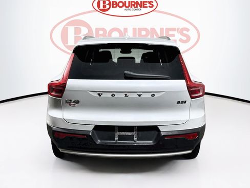 Used 2024 Volvo XC40 B5 Core w/ Climate Package AWD/4WD image 9