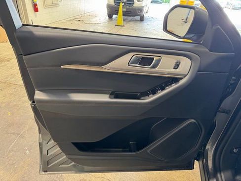 New 2025 Ford Explorer Active w/ Active Comfort Package image 10
