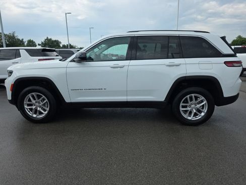Used 2023 Jeep Grand Cherokee Laredo AWD/4WD image 8