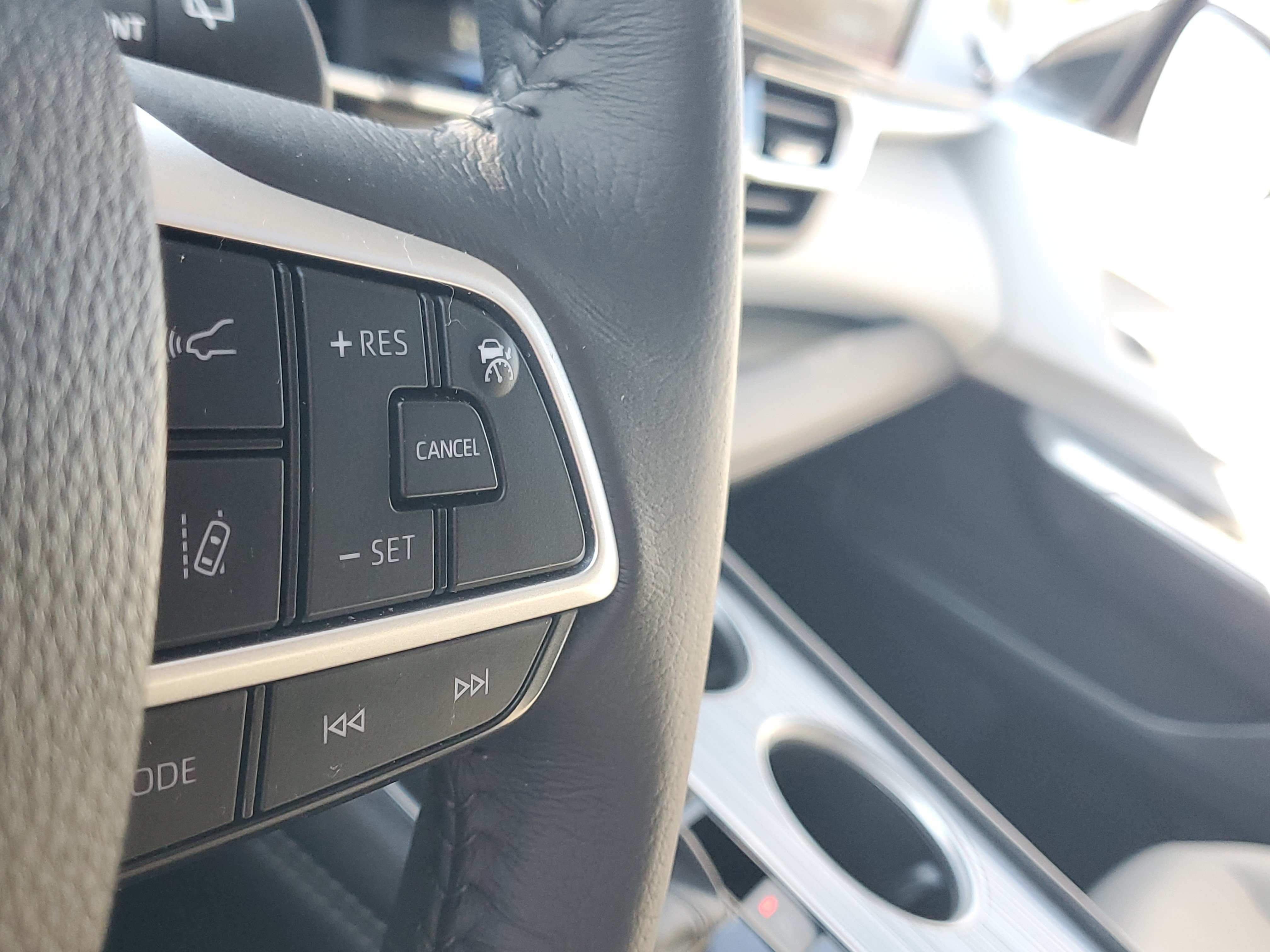Certified 2026 Toyota Sienna XLE FWD image 28