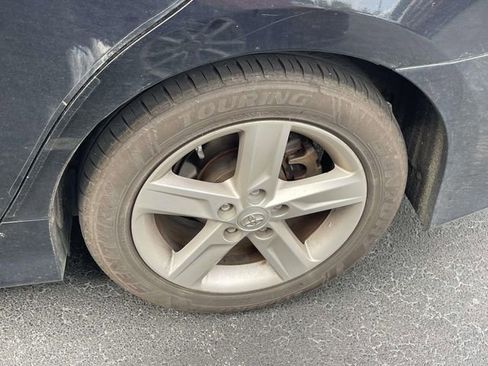 Used 2014 Toyota Camry SE image 14