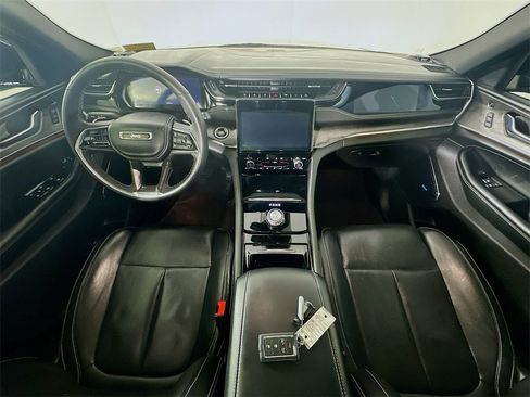 Used 2023 Jeep Grand Cherokee Overland w/ Luxury Tech Group IV image 10