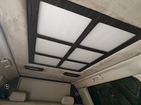 Used 2018 Lincoln Continental Select w/ Continental Climate Package image 29