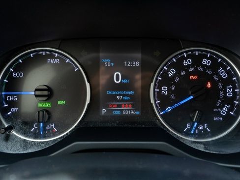 Used 2020 Toyota RAV4 XLE image 3