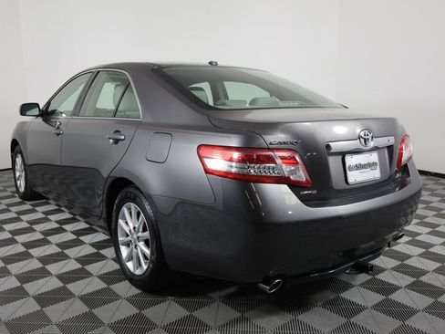 Used 2010 Toyota Camry XLE image 4