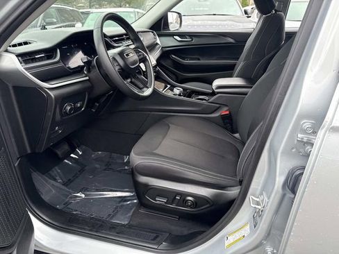 Used 2023 Jeep Grand Cherokee L Laredo image 21