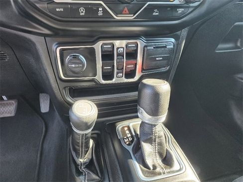 Used 2022 Jeep Wrangler Unlimited Sahara image 30