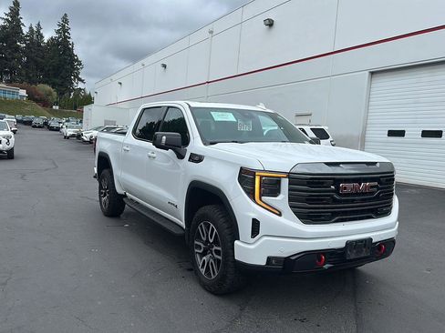 Used 2024 GMC Sierra 1500 AT4 w/ Technology Package image 2