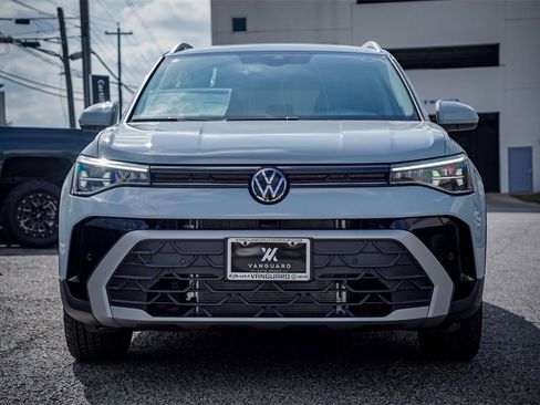 New 2026 Volkswagen Taos SE image 4