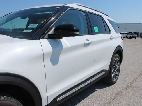 Used 2025 Ford Explorer Platinum w/ Ultimate Package AWD/4WD image 45