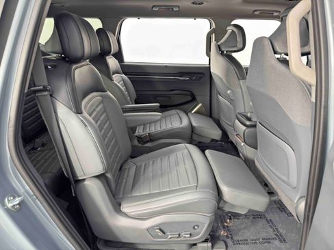 Used 2024 Kia EV9 Land image 44