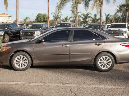 Used 2017 Toyota Camry LE image 5