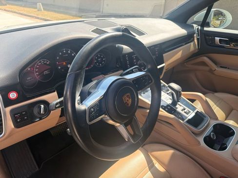 Used 2021 Porsche Cayenne AWD/4WD image 28