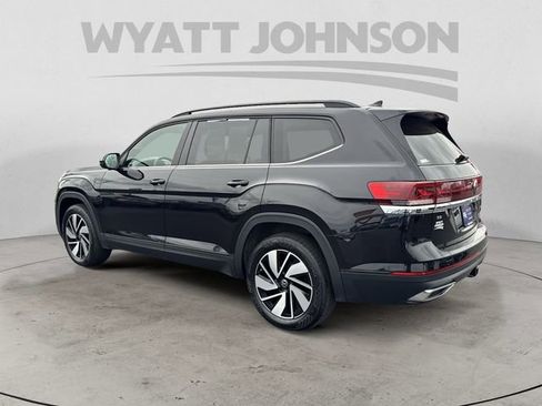 Used 2025 Volkswagen Atlas SE image 3