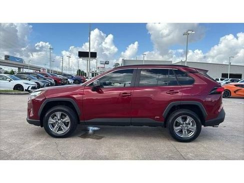 Used 2024 Toyota RAV4 LE AWD/4WD image 3