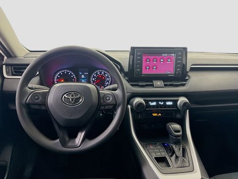 Used 2020 Toyota RAV4 LE image 18