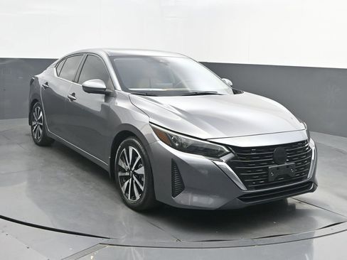 Used 2024 Nissan Sentra SV w/ SV Premium Package image 9