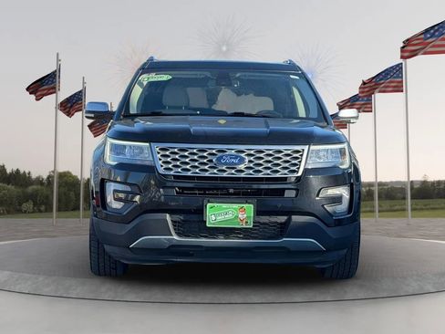 Used 2017 Ford Explorer Platinum image 2