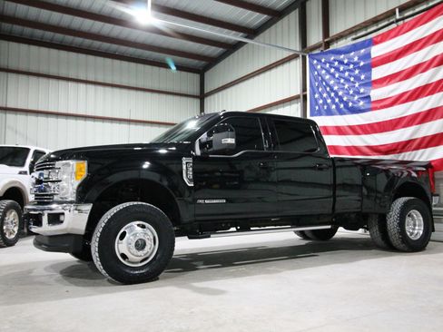 Used 2017 Ford F350 Lariat w/ Lariat Ultimate Package image 4