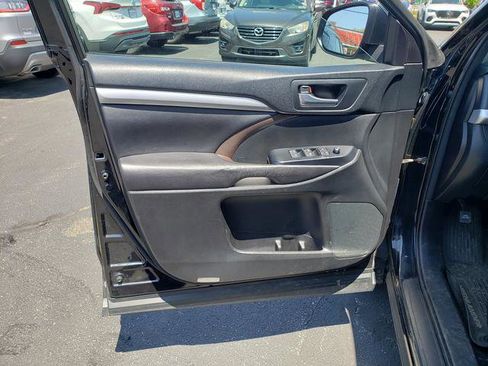 Used 2017 Toyota Highlander XLE AWD/4WD image 13