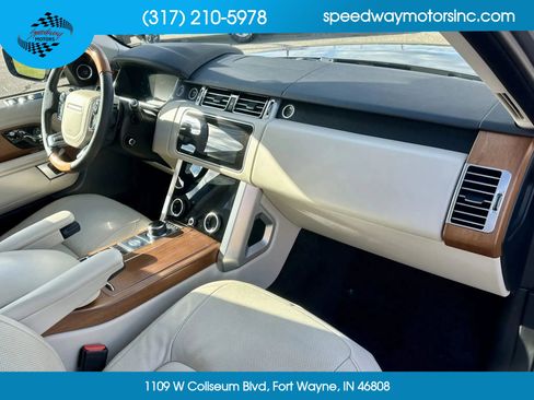 Used 2020 Land Rover Range Rover HSE image 28