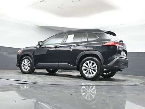 Used 2025 Toyota Corolla Cross LE image 25