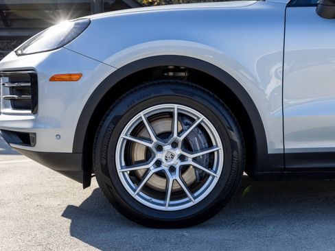 Certified 2025 Porsche Cayenne Coupe image 16