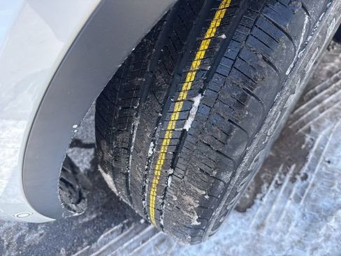 Used 2023 Land Rover Discovery S image 7