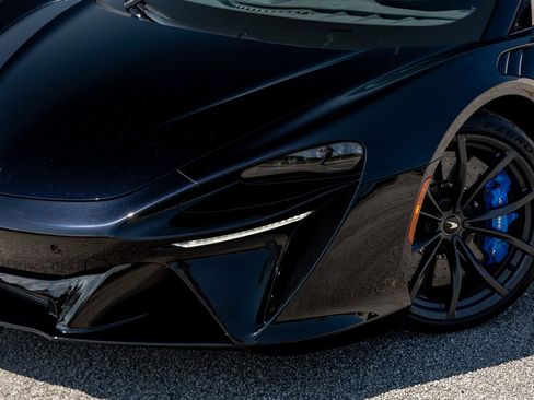 Used 2023 McLaren Artura image 27