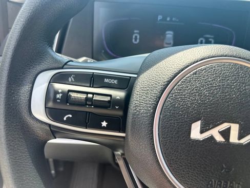 Used 2025 Kia Sportage LX FWD image 13