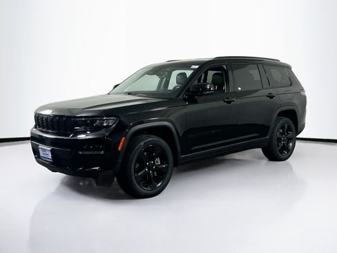 Used 2023 Jeep Grand Cherokee L Limited w/ Black Appearance Package AWD/4WD image 1