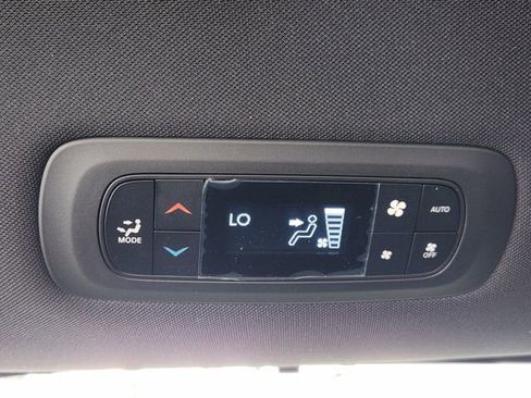 New 2026 Chrysler Pacifica Select image 23