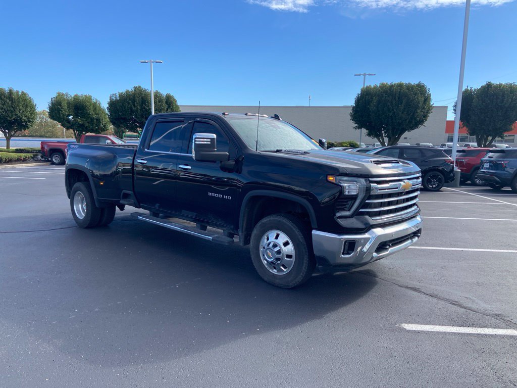 Used 2024 Chevrolet Silverado 3500 LTZ w/ LTZ Convenience Package AWD/4WD image 11