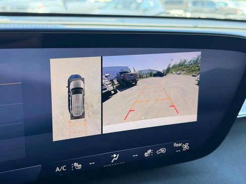 Certified 2025 Buick Enclave Preferred AWD/4WD image 2