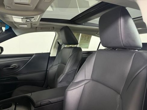 Used 2025 Lexus ES 350 w/ Premium Package FWD image 5