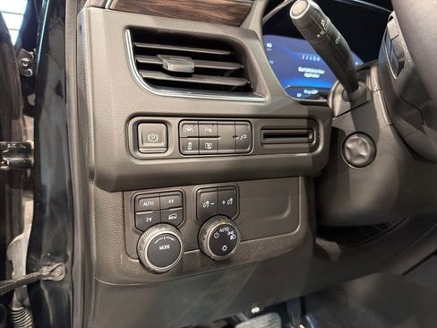 Used 2022 Chevrolet Tahoe LT w/ Luxury Package AWD/4WD image 12