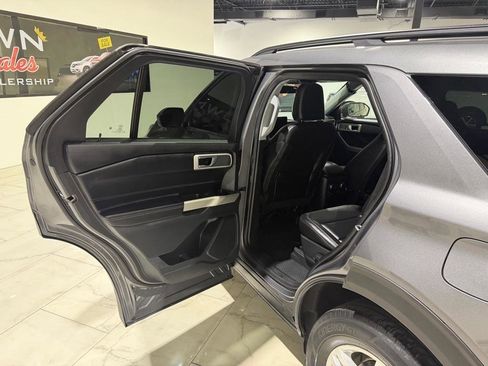 Used 2021 Ford Explorer XLT w/ Equipment Group 202A image 13