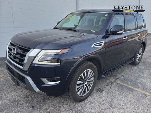 Used 2023 Nissan Armada SL w/ Captain's Chairs Package image 3