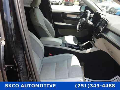 Used 2020 Volvo XC40 T5 Momentum image 13