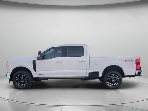 Certified 2025 Ford F250 Platinum w/ FX4 Off-Road Package AWD/4WD image 14
