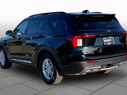 Used 2025 Ford Explorer Active w/ Active Comfort Package RWD image 12