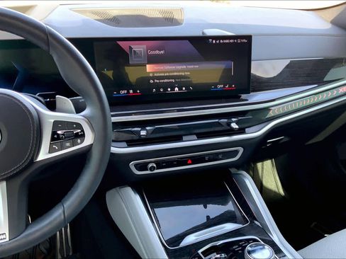 Used 2025 BMW X6 xDrive40i w/ Executive Package image 6