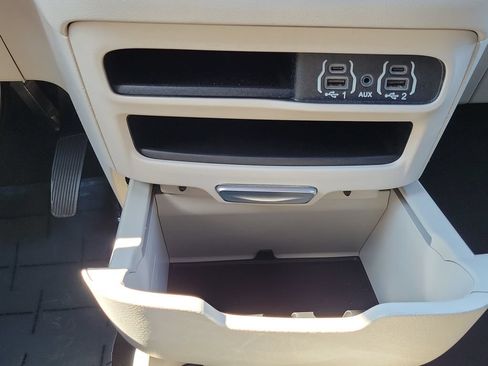Used 2023 Chrysler Voyager LX FWD image 20