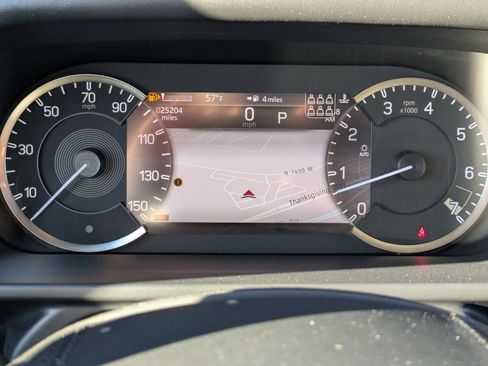 Used 2023 Land Rover Defender 130 X-Dynamic SE image 18