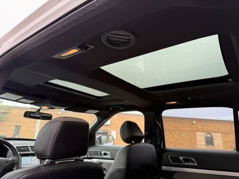 Used 2017 Ford Explorer XLT w/ Equipment Group 202A image 12