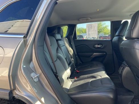 Used 2019 Jeep Cherokee Limited AWD/4WD image 14