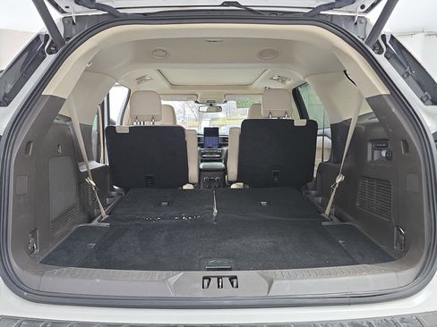 Used 2020 Ford Explorer Platinum w/ Premium Technology Package image 13